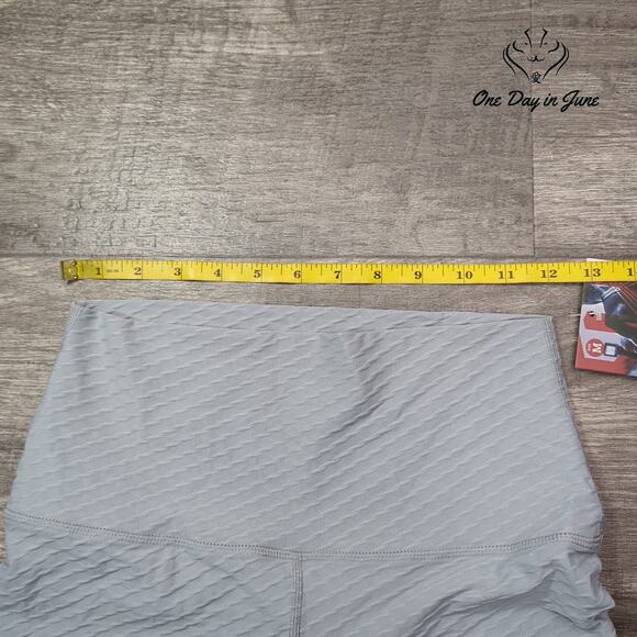 Born Primitive Ruched Bottom Yoga Pants Size M - Picture 3 of 6